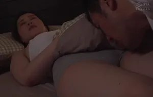 3 ngày ông xã đi bàn việc làm ăn, vợ ở nhà nữa đêm bị bố ông xã mò vào phòng