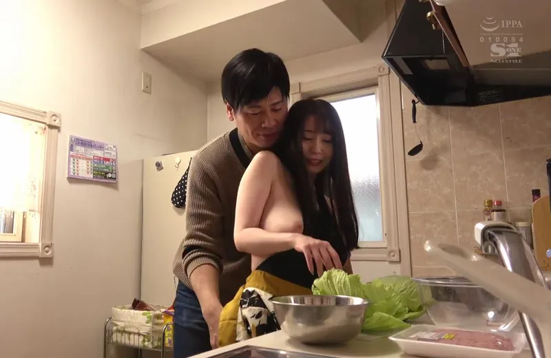 Nghi ngờ vợ ngoại tình, người chồng lén lắp camera và chứng kiến tất cả