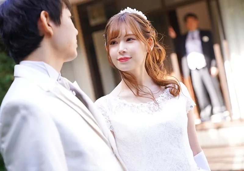 Bố chồng nện bạn gái của con trai ngay sau lễ cưới của con trai